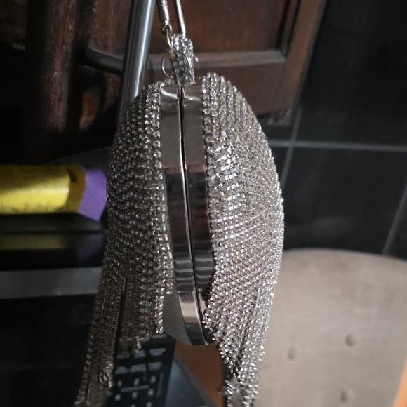 Silver Heart-Shaped Rhinestone Handbag - Picture 3 of 10